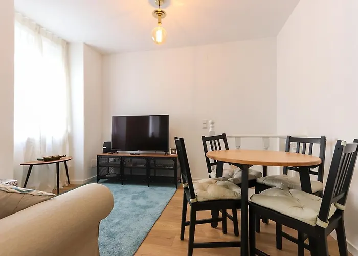 Wal Apartments- 3 Bedrooms With Parking Space