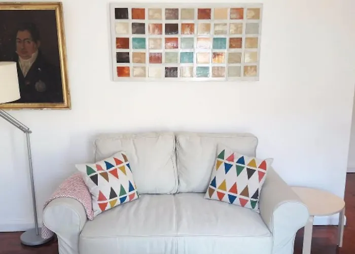 Modern Cosy Flat With Terrace In Campo De Ourique.