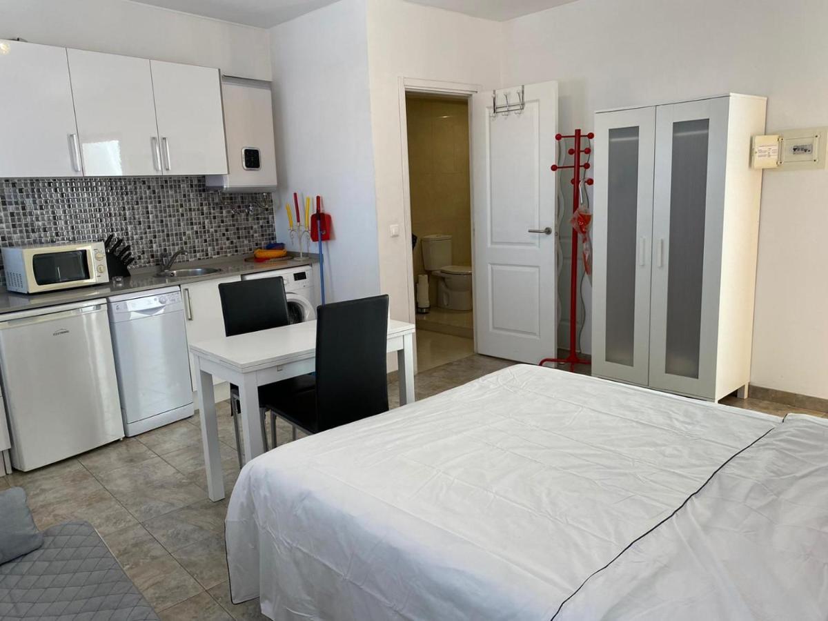 Alfama With Balcony Apartment *