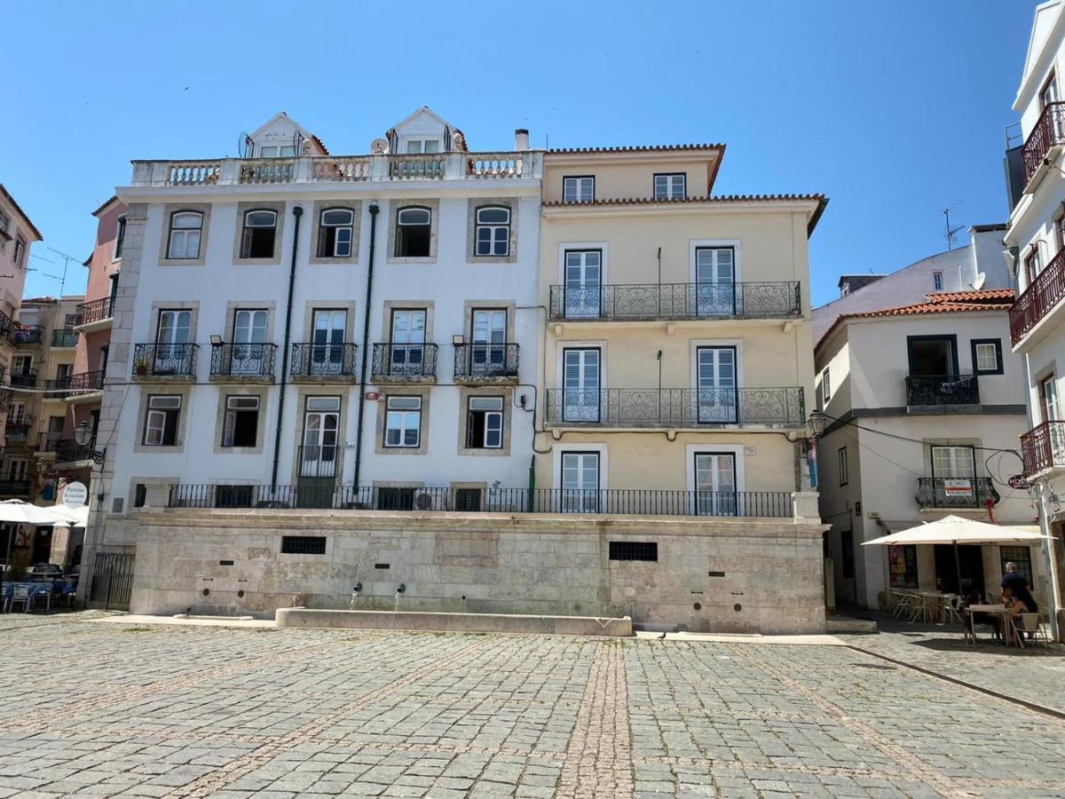 Alfama With Balcony Apartment *