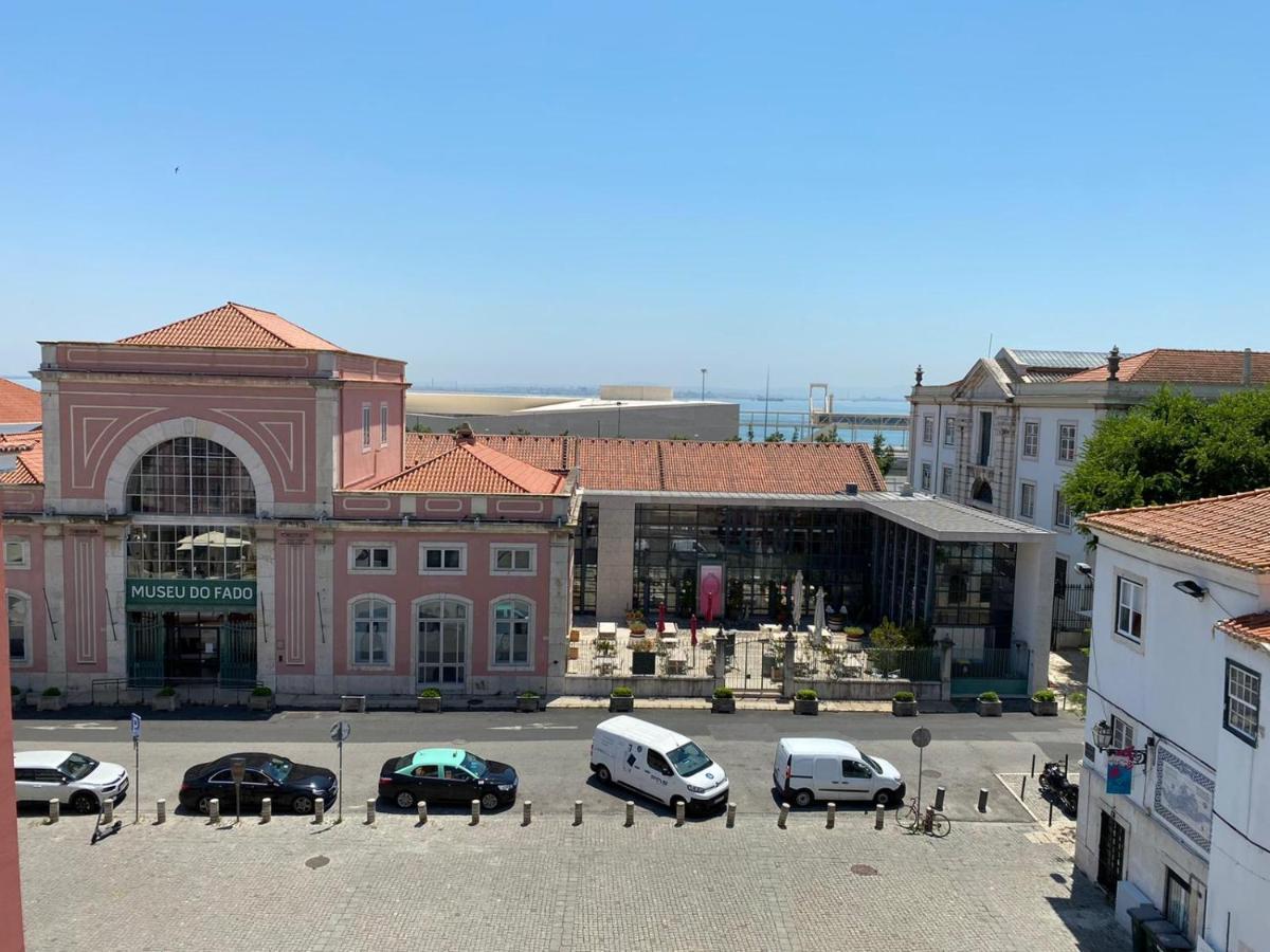Alfama With Balcony Apartment *