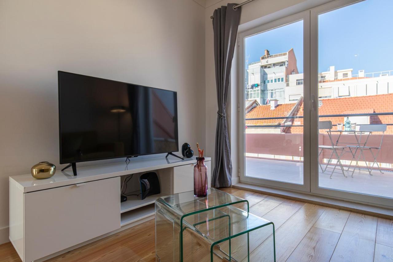 Lovelystay - Sunny 1bdr W/terrace * Lisbon