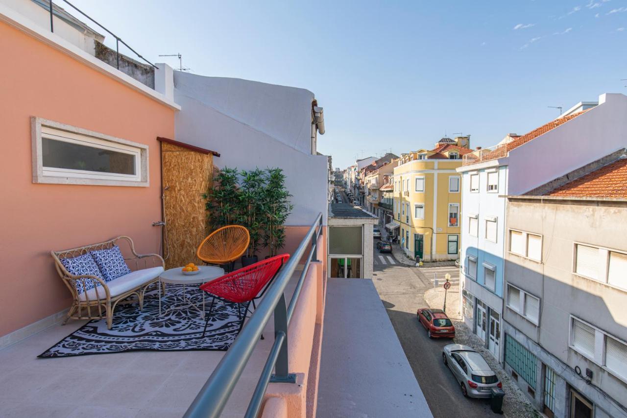 Lovelystay - Sunny 1bdr W/terrace Apartment Lisbon