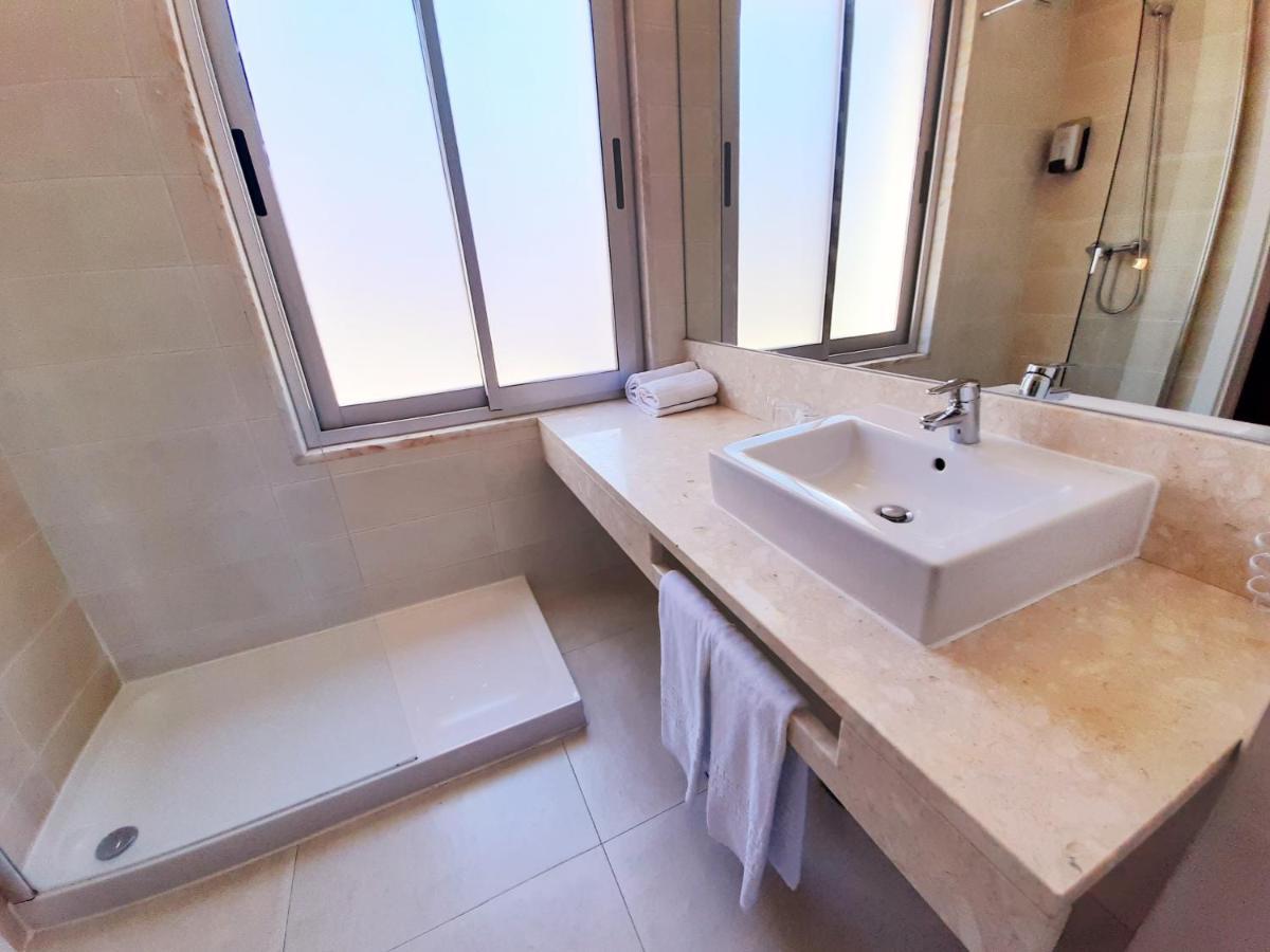 Aparthotel & By 3*