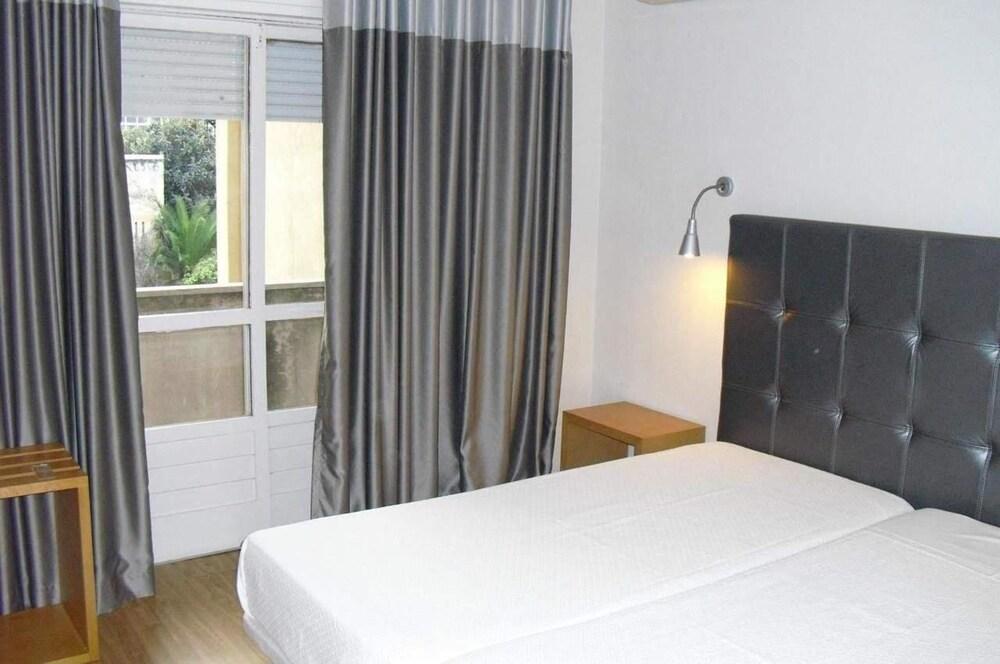 Hotel Capital *
