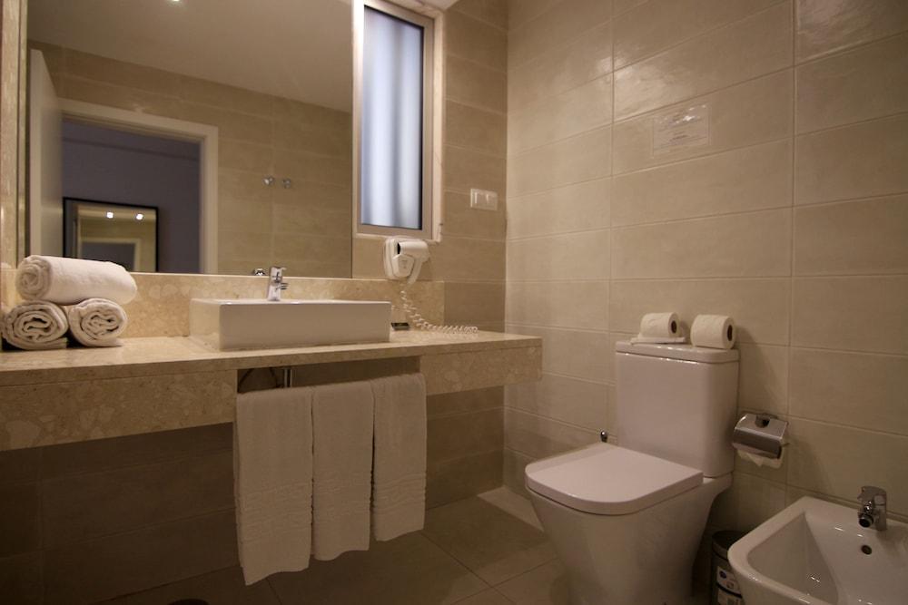 & By Aparthotel