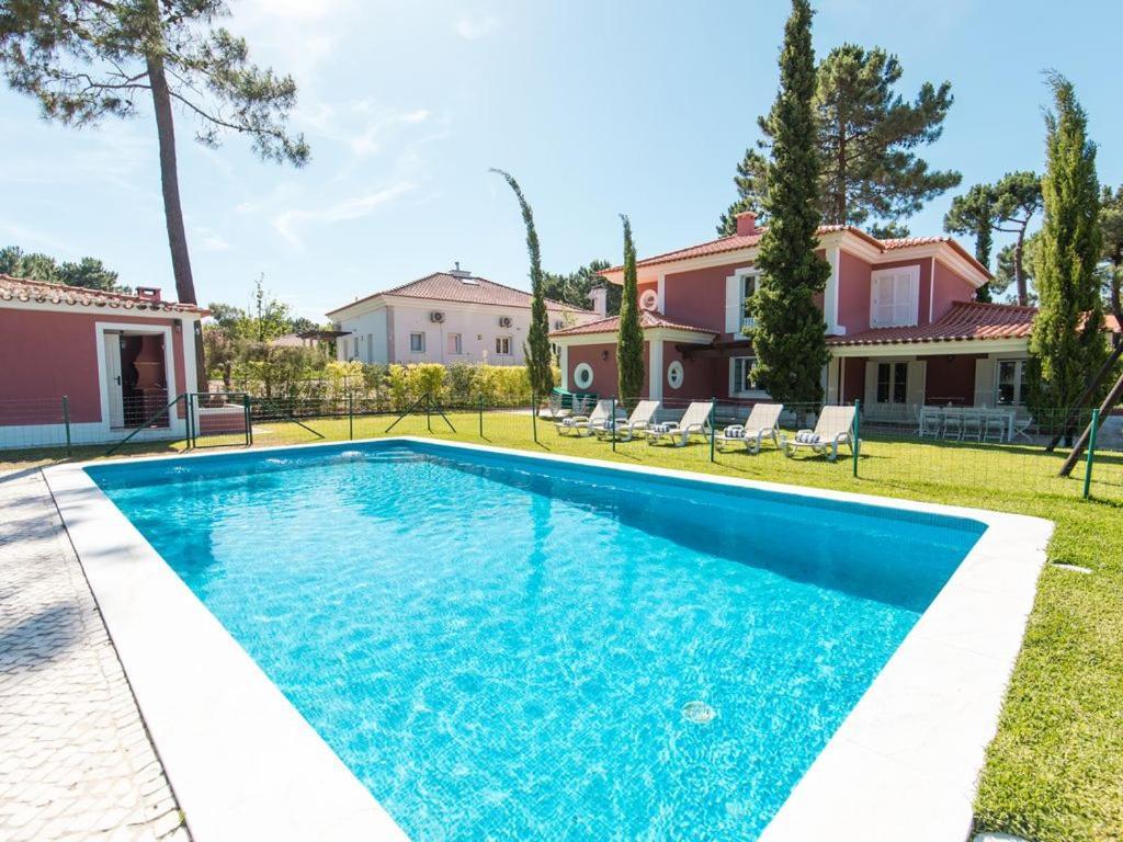 Garidas Titanio - Modern And Spacious 5 Bedroom For 10 - Private Gated Pool Villa Lisbon