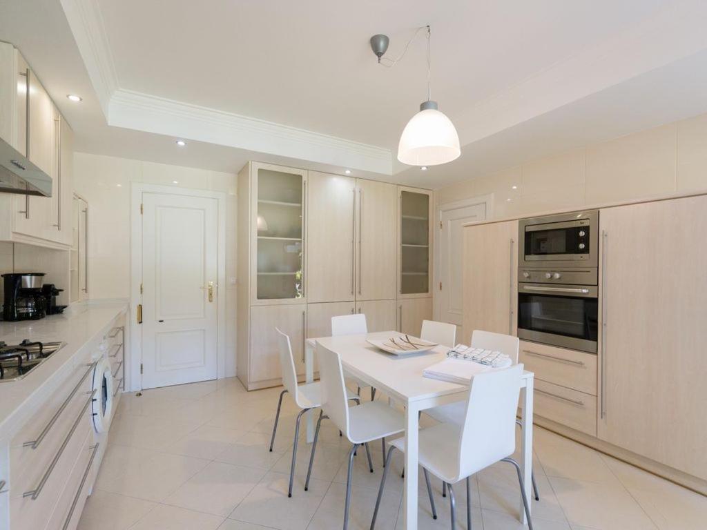 Villa Garidas Titanio - Modern And Spacious 5 Bedroom For 10 - Private Gated Pool Lisbon