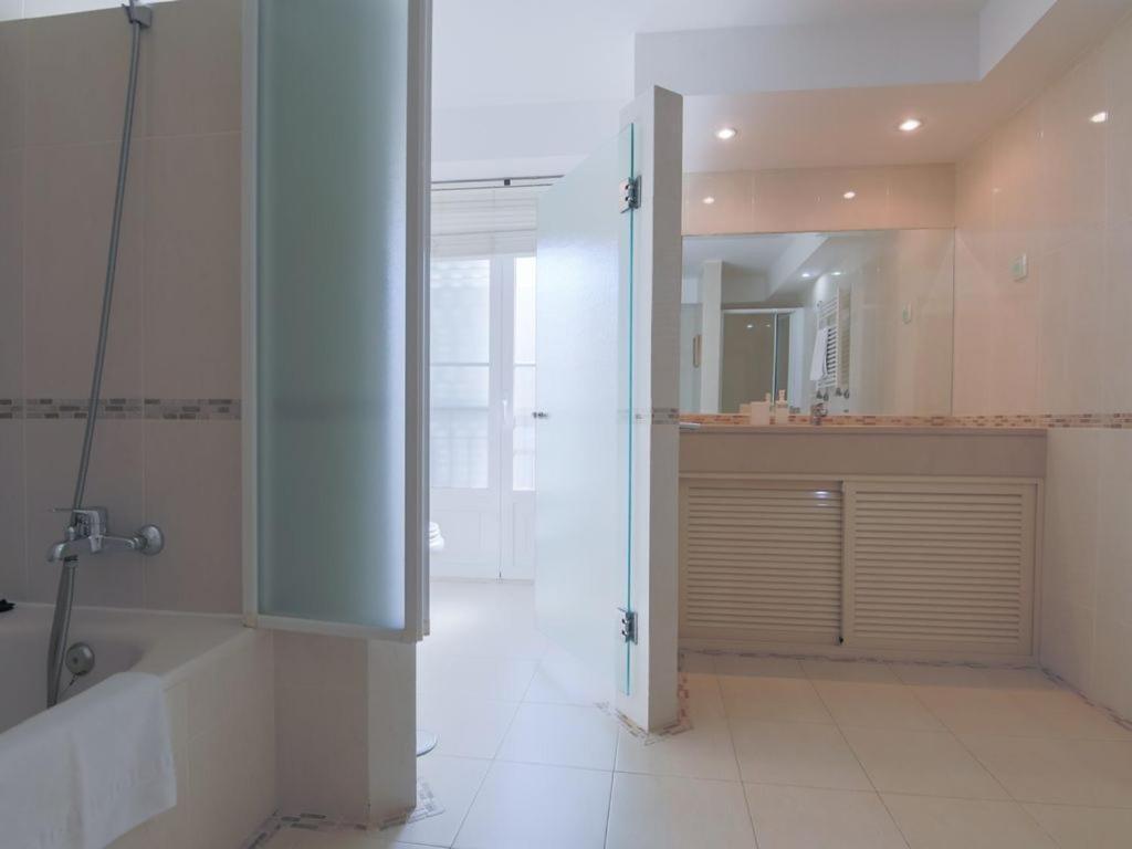 Villa Garidas Titanio - Modern And Spacious 5 Bedroom For 10 - Private Gated Pool *