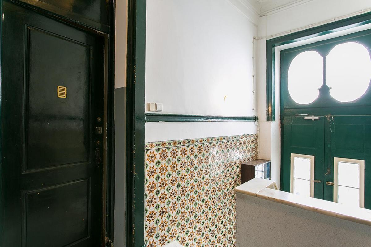 Lovelystay - Cozy 3bdr In Estrela Lisbon