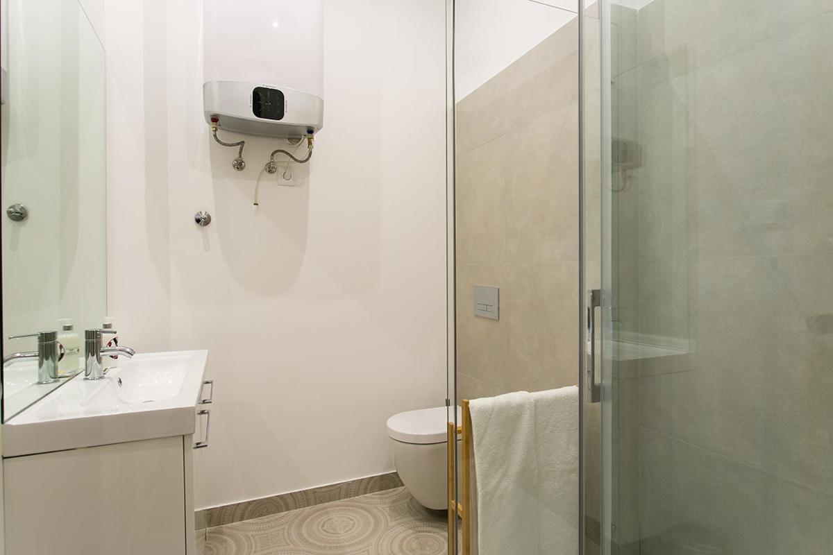 Lovelystay - Cozy 3bdr In Estrela Apartment Lisbon