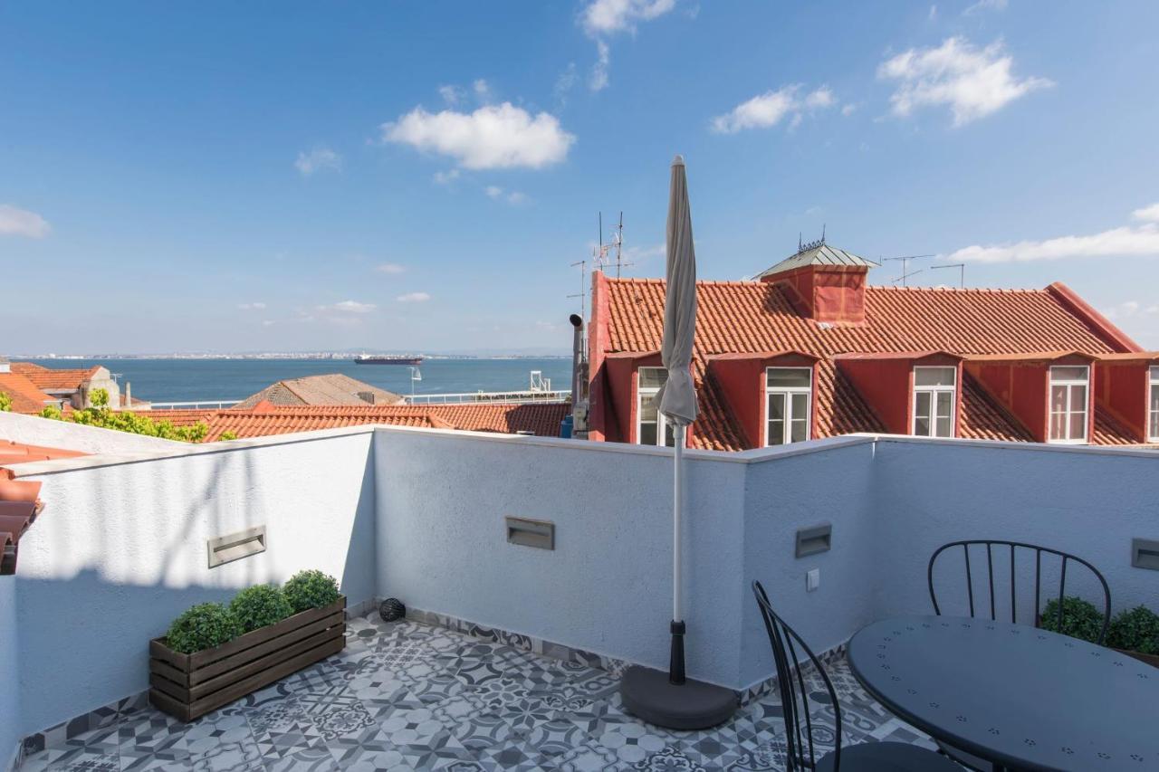 Terrace & River View In Alfama Apartment Lisbon