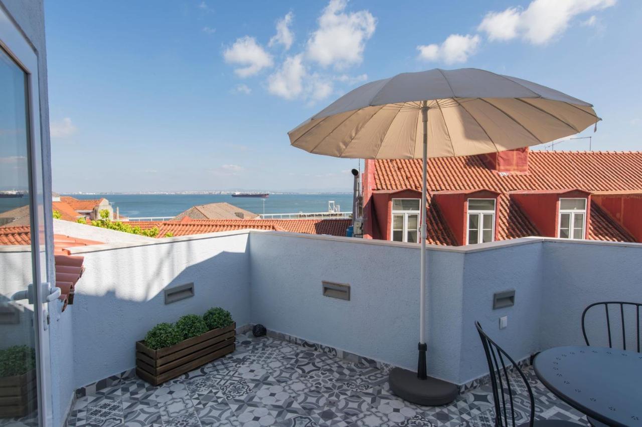 Terrace & River View In Alfama Lisbon