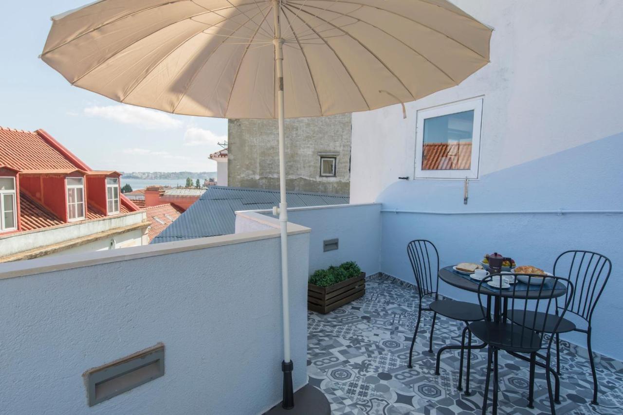 Terrace & River View In Alfama Lisbon