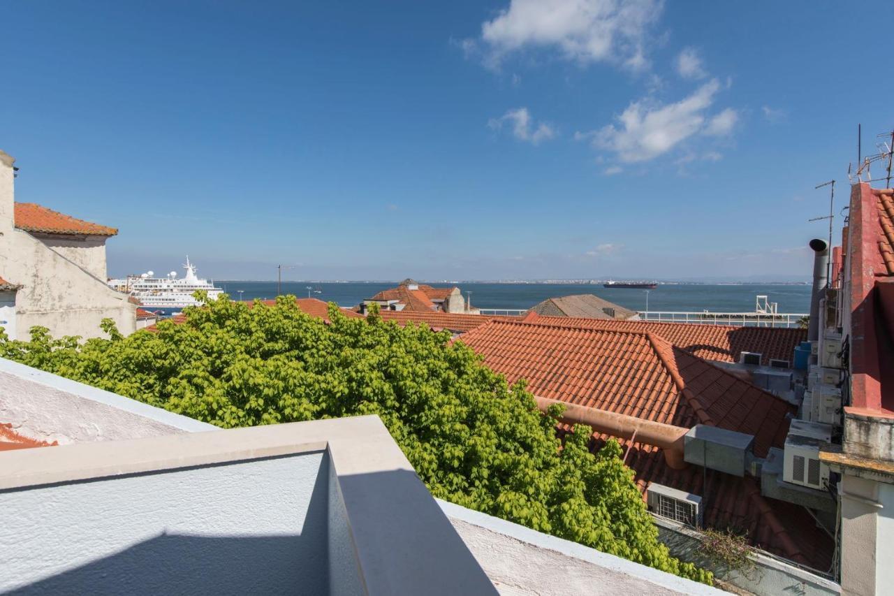 Apartment Terrace & River View In Alfama Lisbon