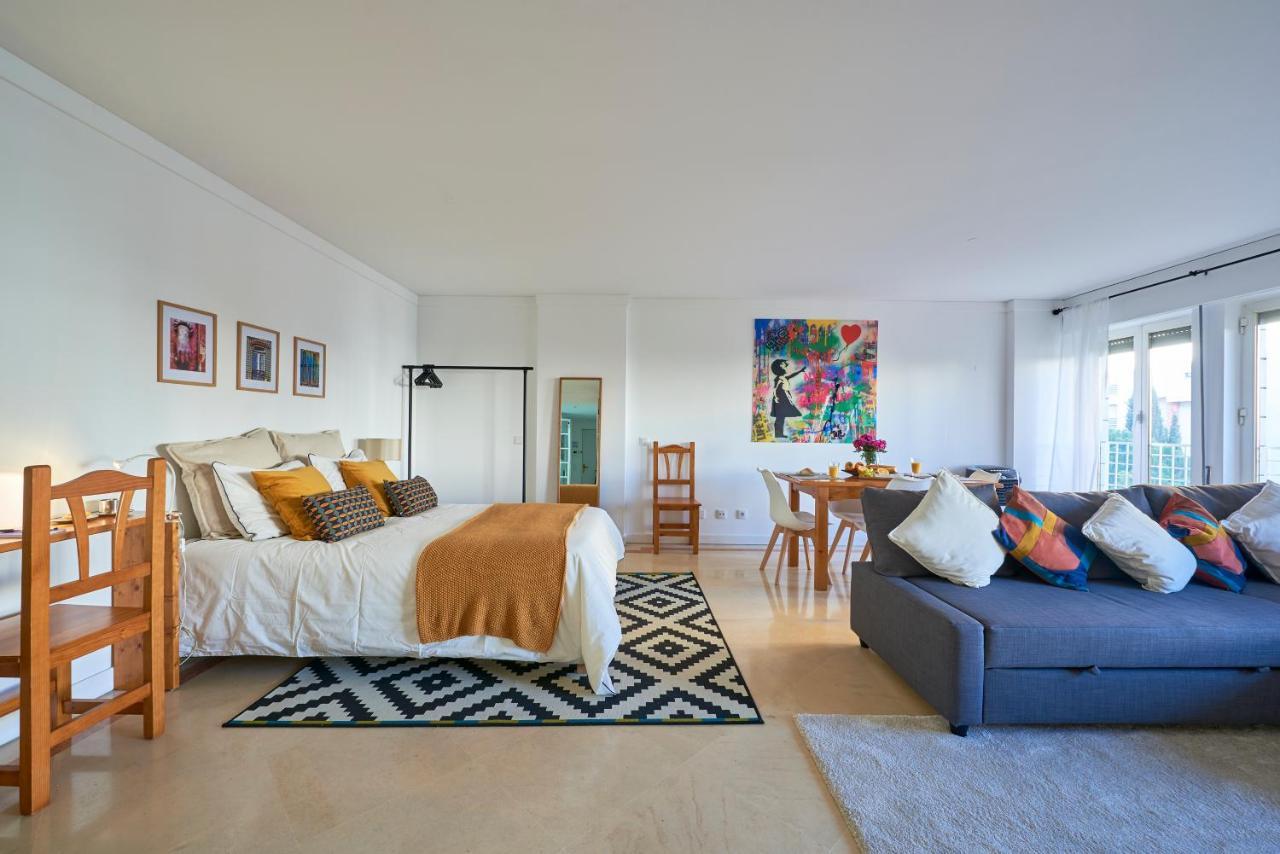 Modern With Swiming Pool & Garage -