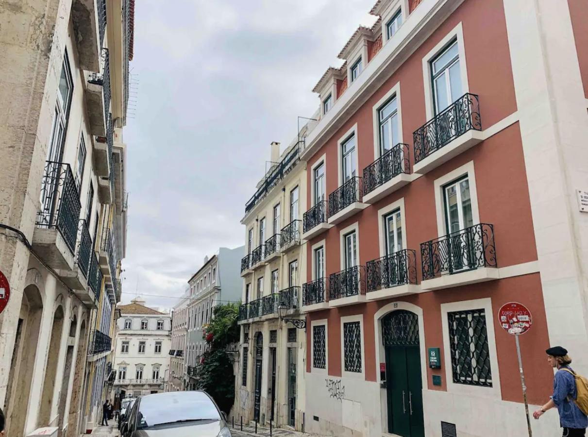 Charming 4 Bedroom In Chiado Apartment Lisbon