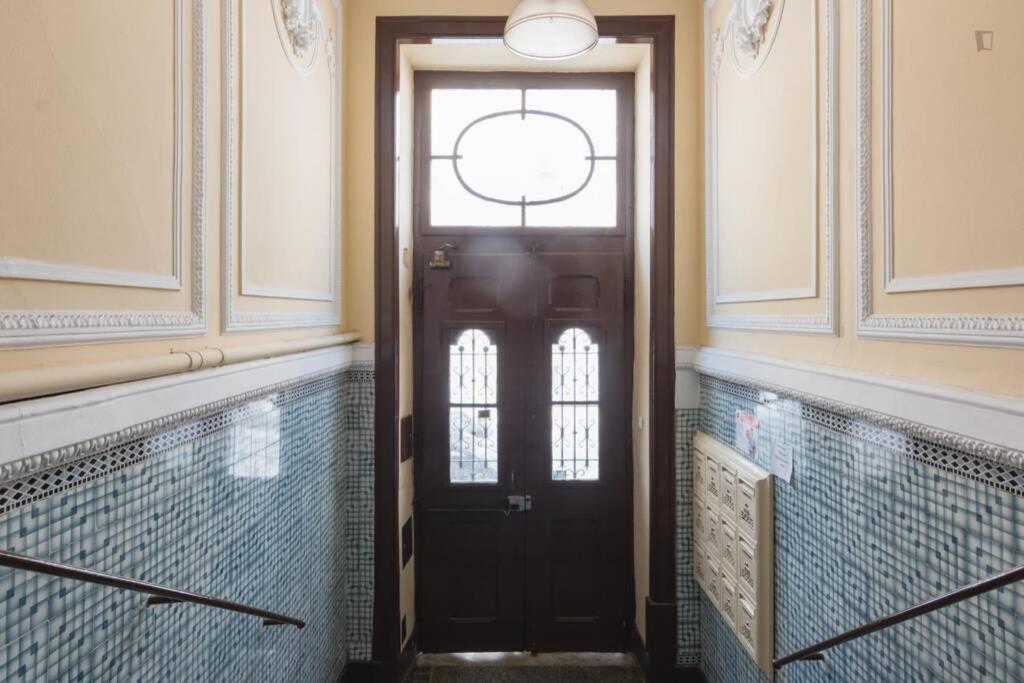 Apartment Sunny Terrace Apt, Close To Downtown! 2 Bedroom Flat