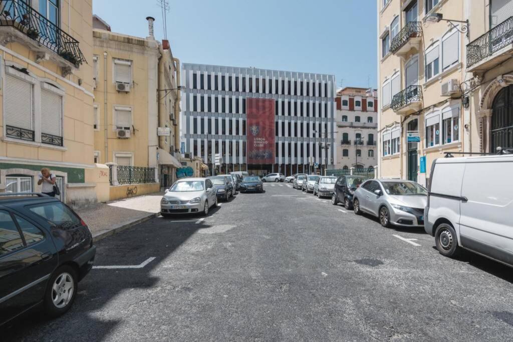 Sunny Terrace Apt, Close To Downtown! 2 Bedroom Flat Apartment Lisbon