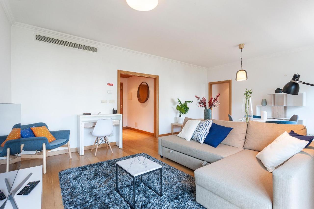 Apartment Orient - Modern, Spacious And Sunny! By The River!