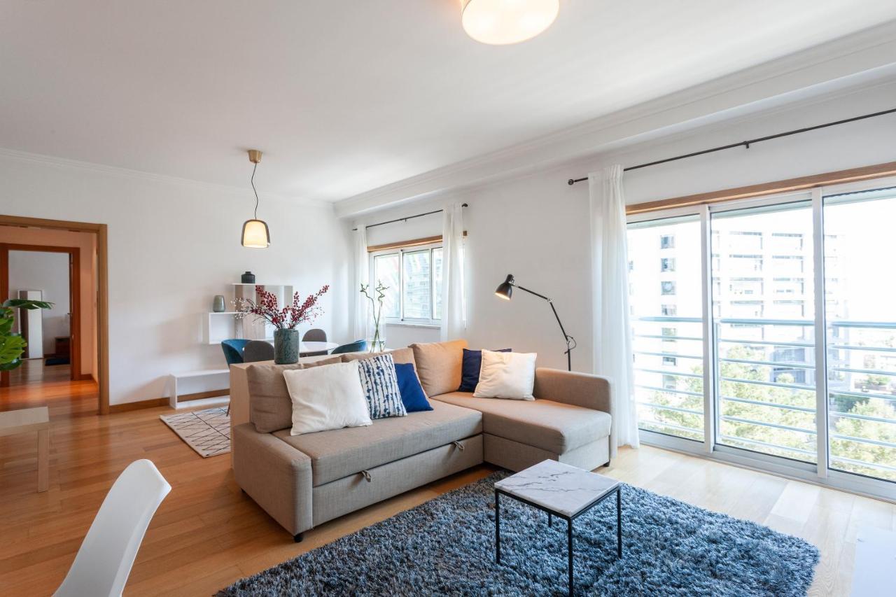 Apartment Orient - Modern, Spacious And Sunny! By The River!