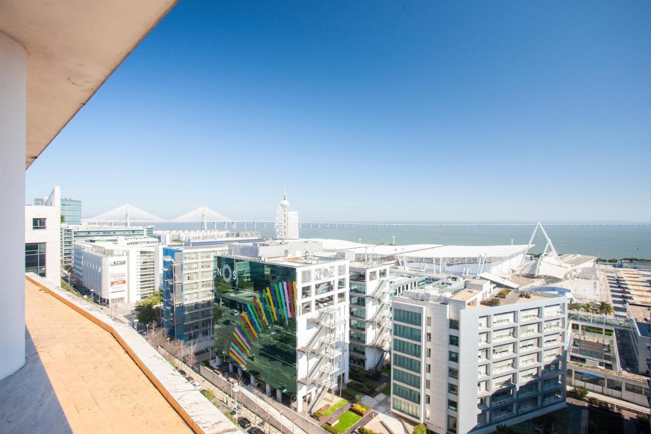 Orient - Modern, Spacious And Sunny! By The River! Apartment