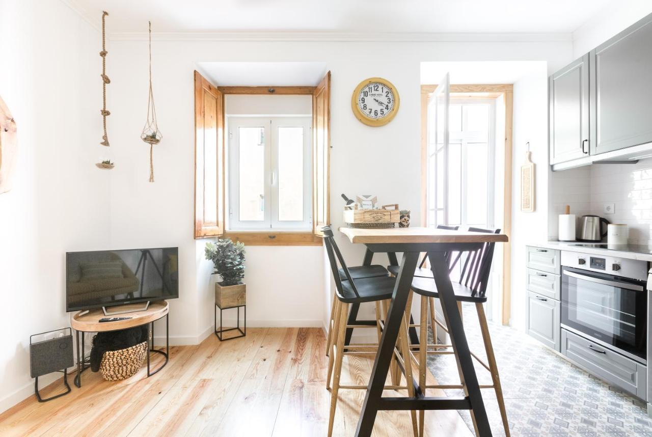 Apartment Feel In Stunning Renovated Nest In Graca Lisbon