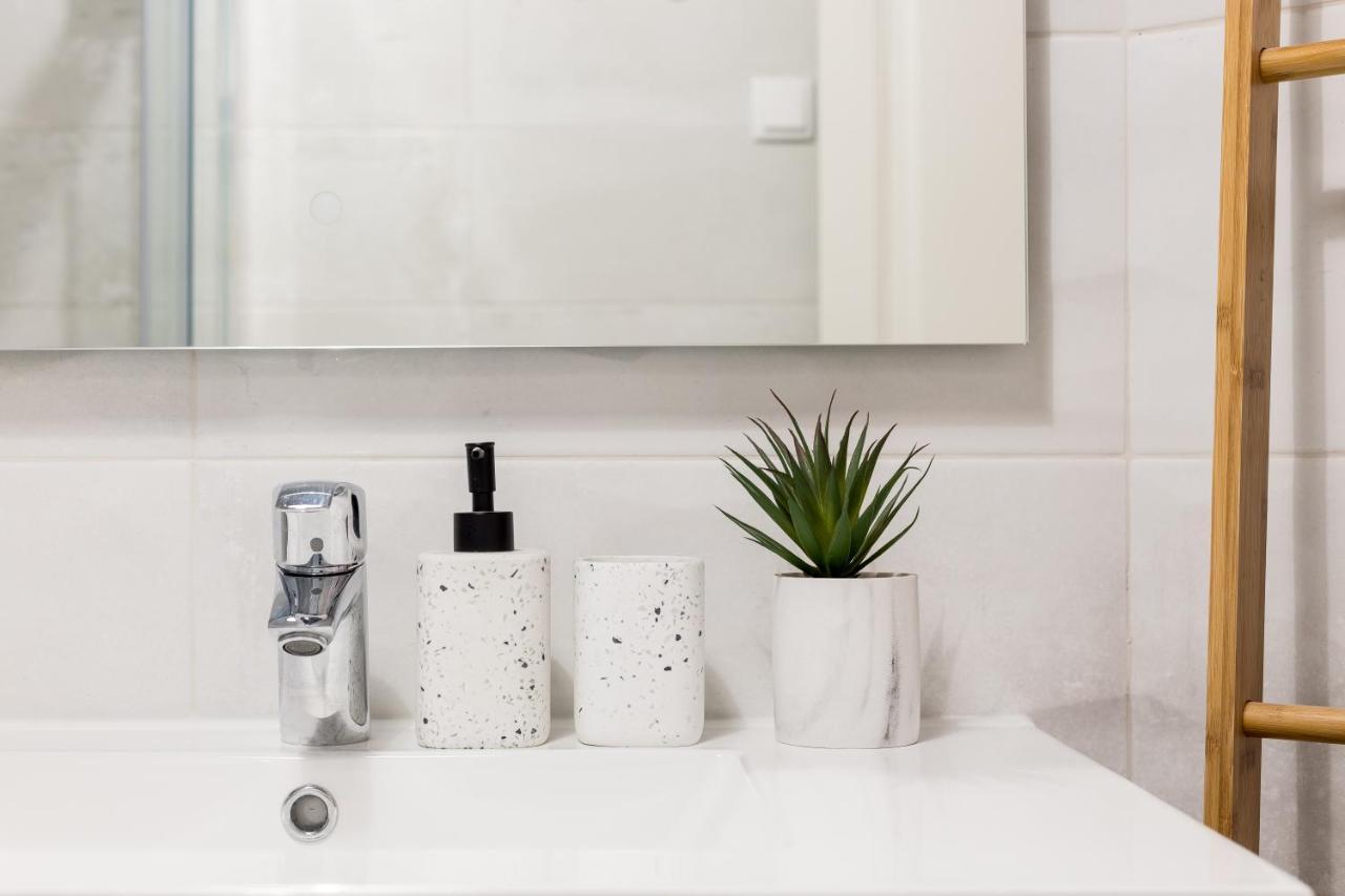 Feel In Stunning Renovated Nest In Graca Apartment Lisbon