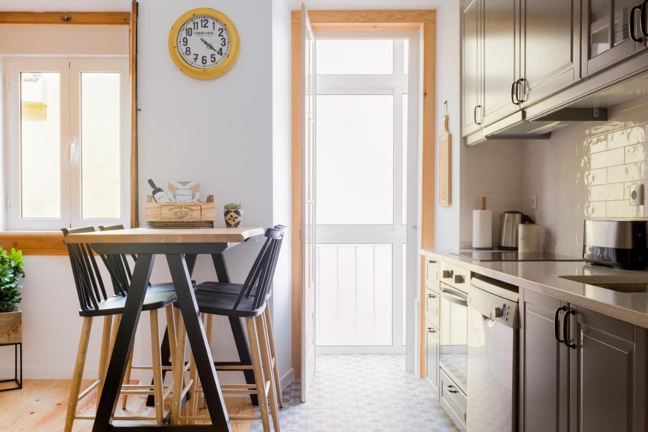 Feel In Stunning Renovated Nest In Graca Apartment Lisbon