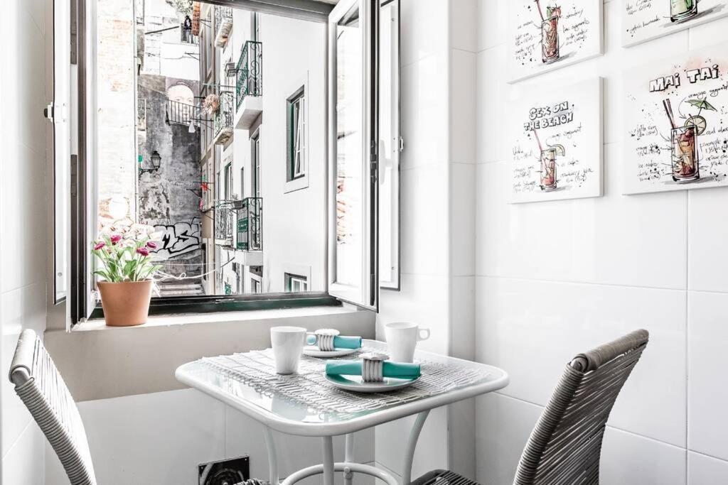 Inloveapartments - Alfama Balcony Apartment Lisbon