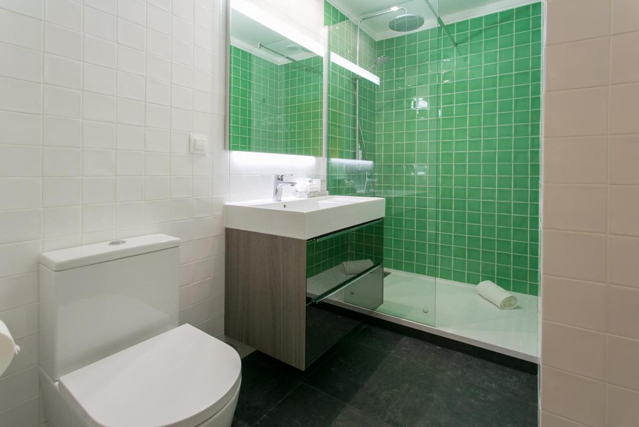 Luxury Retreat! 2 Suites, Balcony & Views!! *
