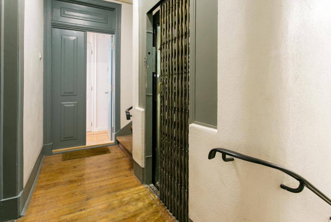 Apartment Luxury Retreat! 2 Suites, Balcony & Views!!