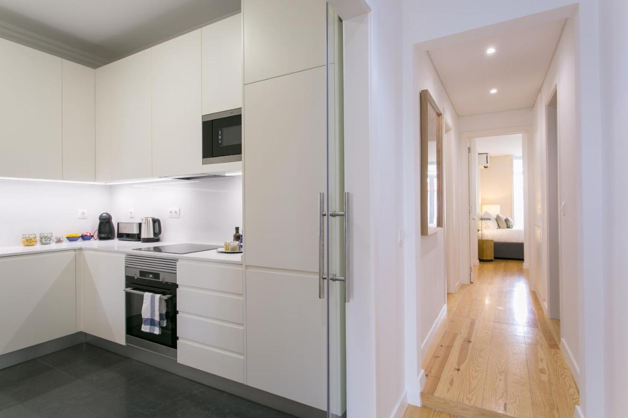 Apartment Luxury Retreat! 2 Suites, Balcony & Views!!