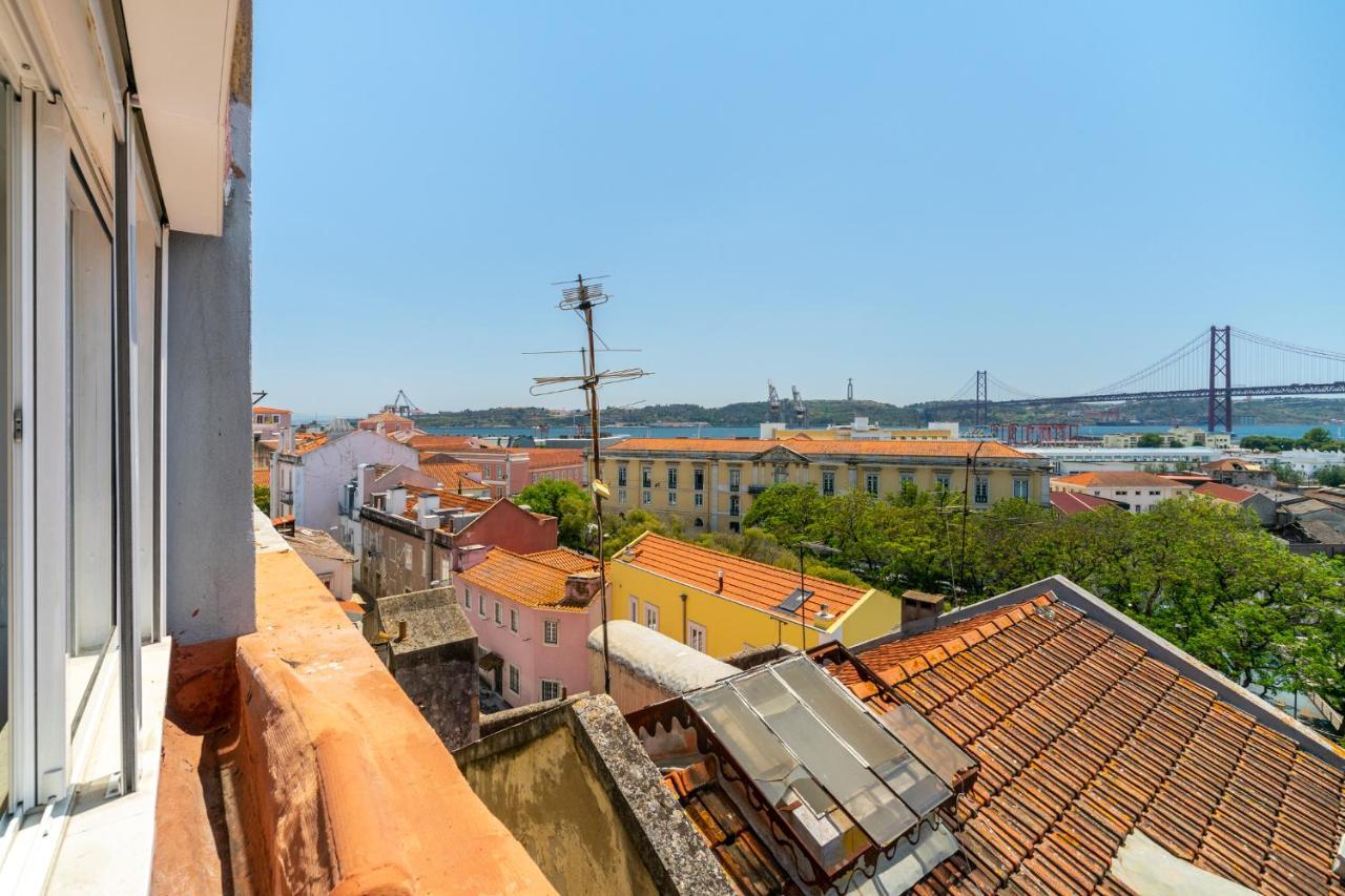 Whome | Premium River View