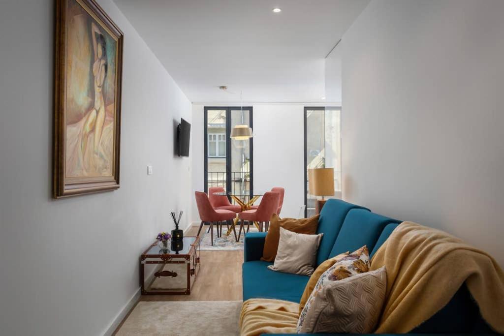 Stupendo-one Concept-center-air Conditioning-free Park Apartment