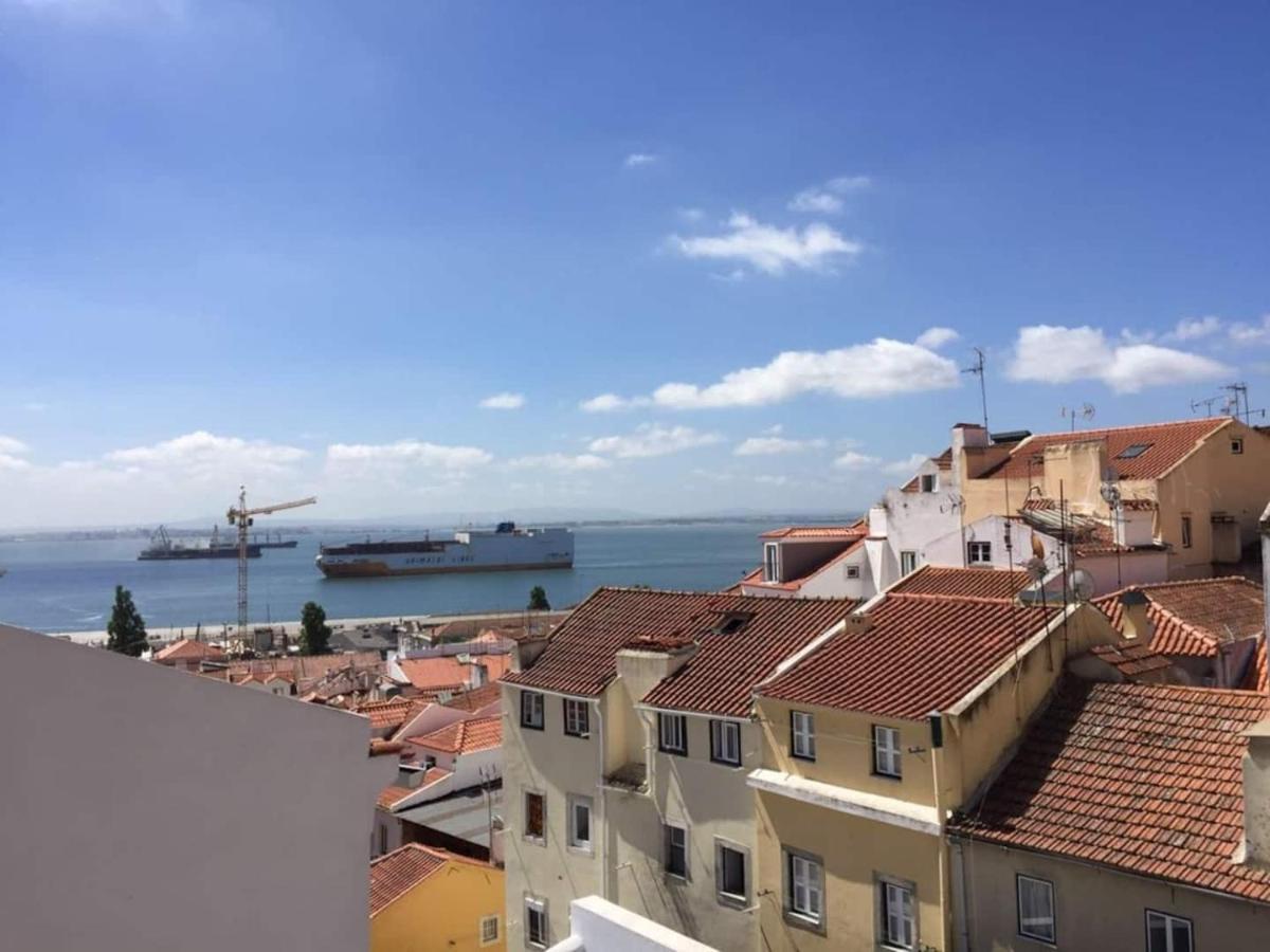 Alfama Delight: Panoramic River Views In Historic 18th Century Building *