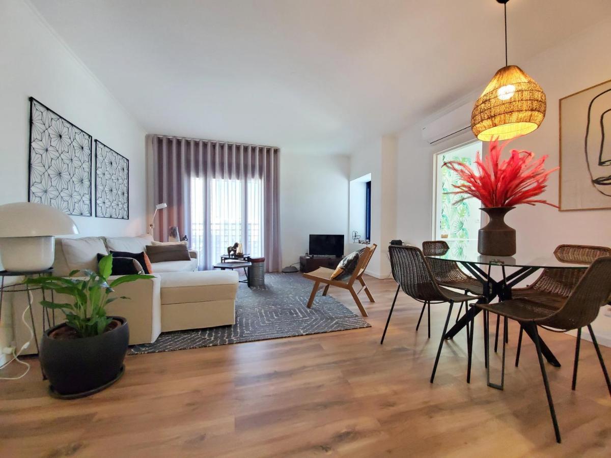 Twin Towers Apartment