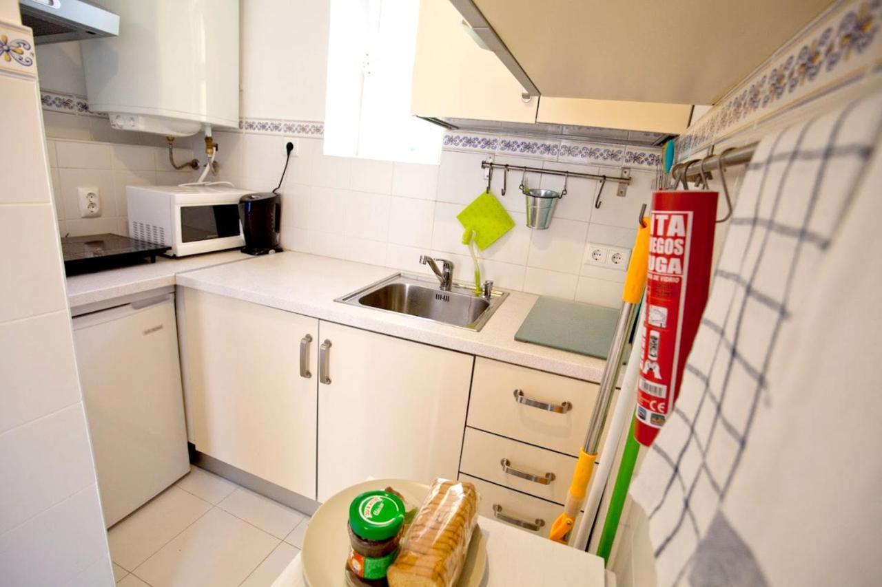 With One Bedroom In With Wonderful City View Balcony And Wifi 12 Km From The Beach Lisbon