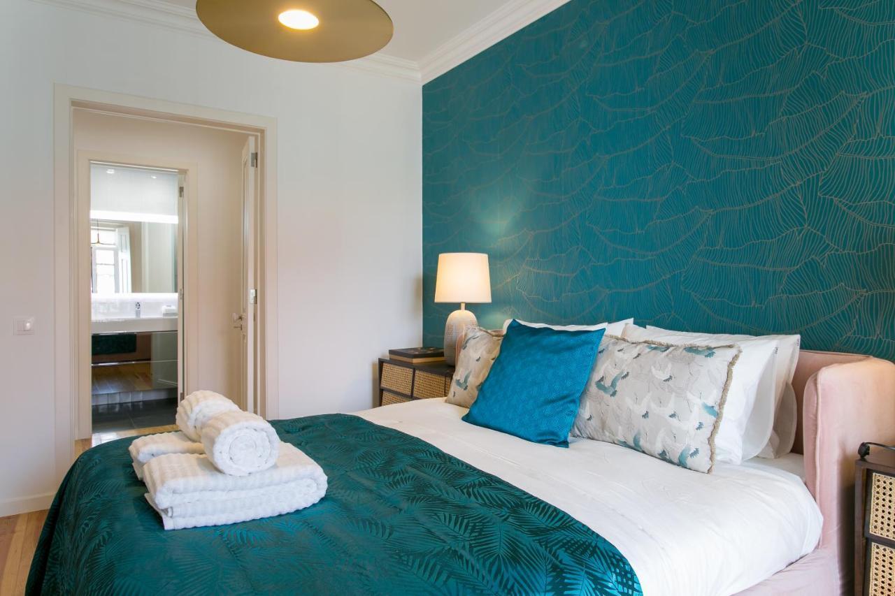 Apartment Luxury Retreat! 2 Suites, Balcony & Views!! *
