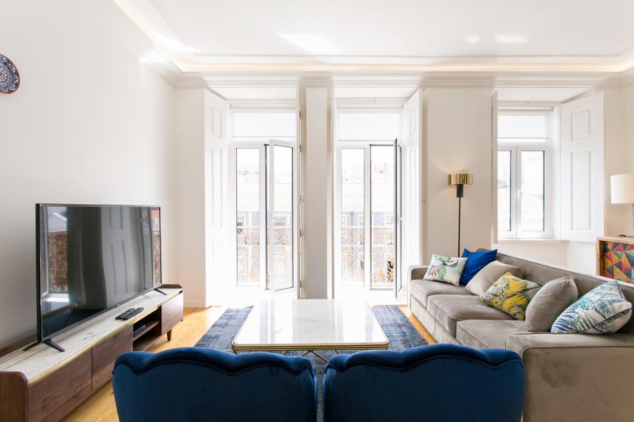 Luxury Retreat! 2 Suites, Balcony & Views!! * Lisbon