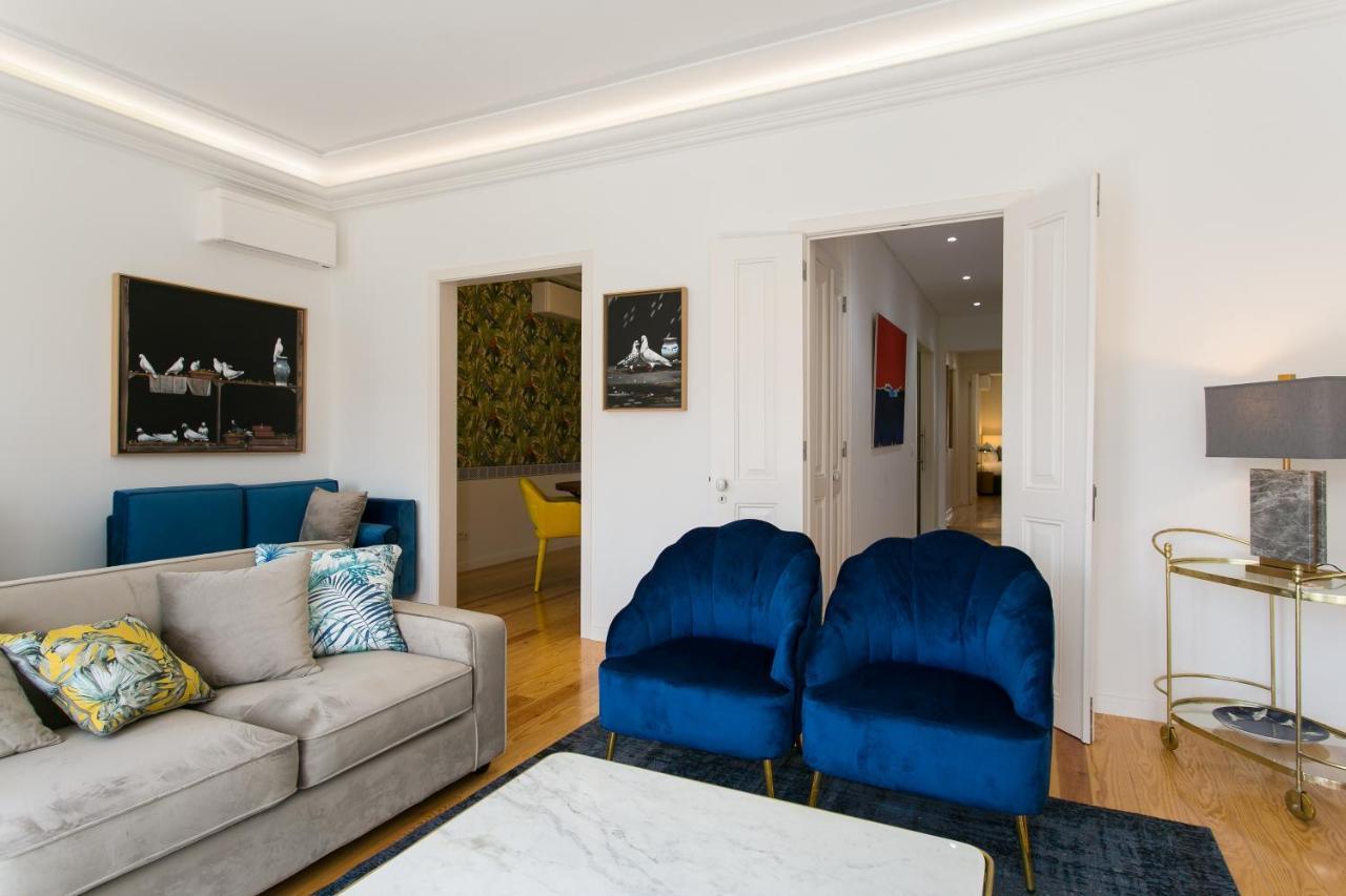 Apartment Luxury Retreat! 2 Suites, Balcony & Views!! Lisbon