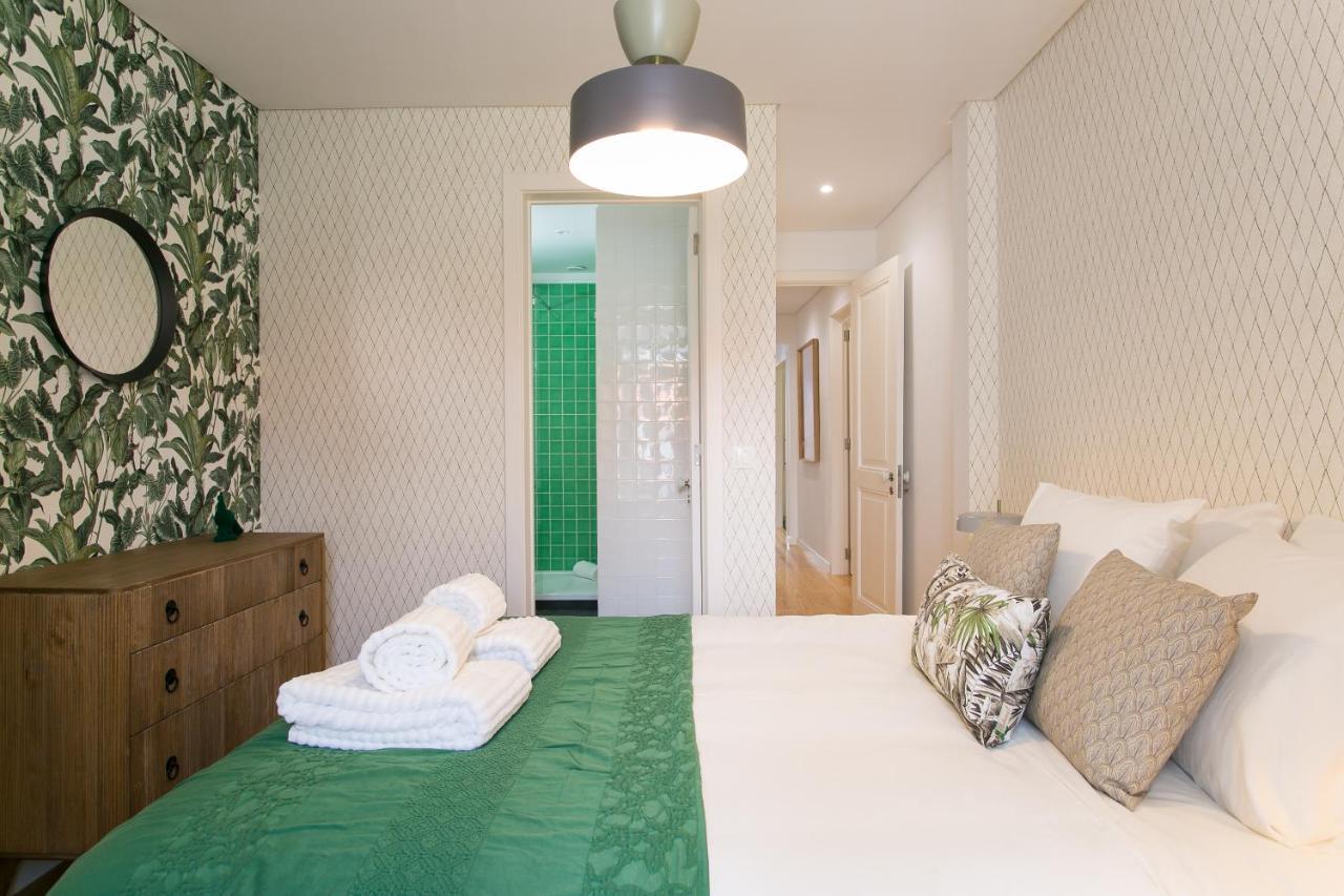 Apartment Luxury Retreat! 2 Suites, Balcony & Views!! Lisbon