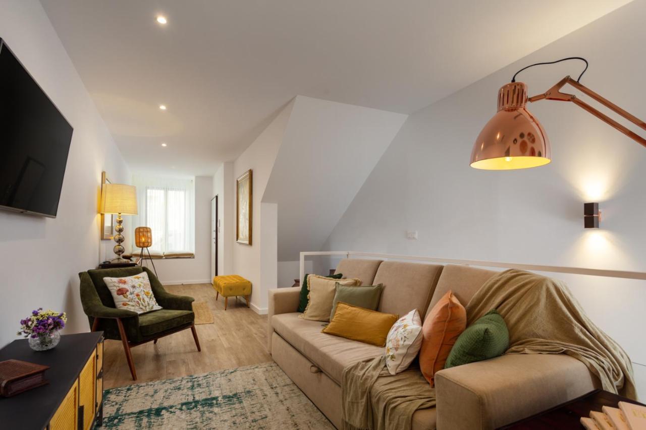 Stupendo- Two Rooms, Patio With Refreshing Pond-center-air Conditioning-free Park Lisbon