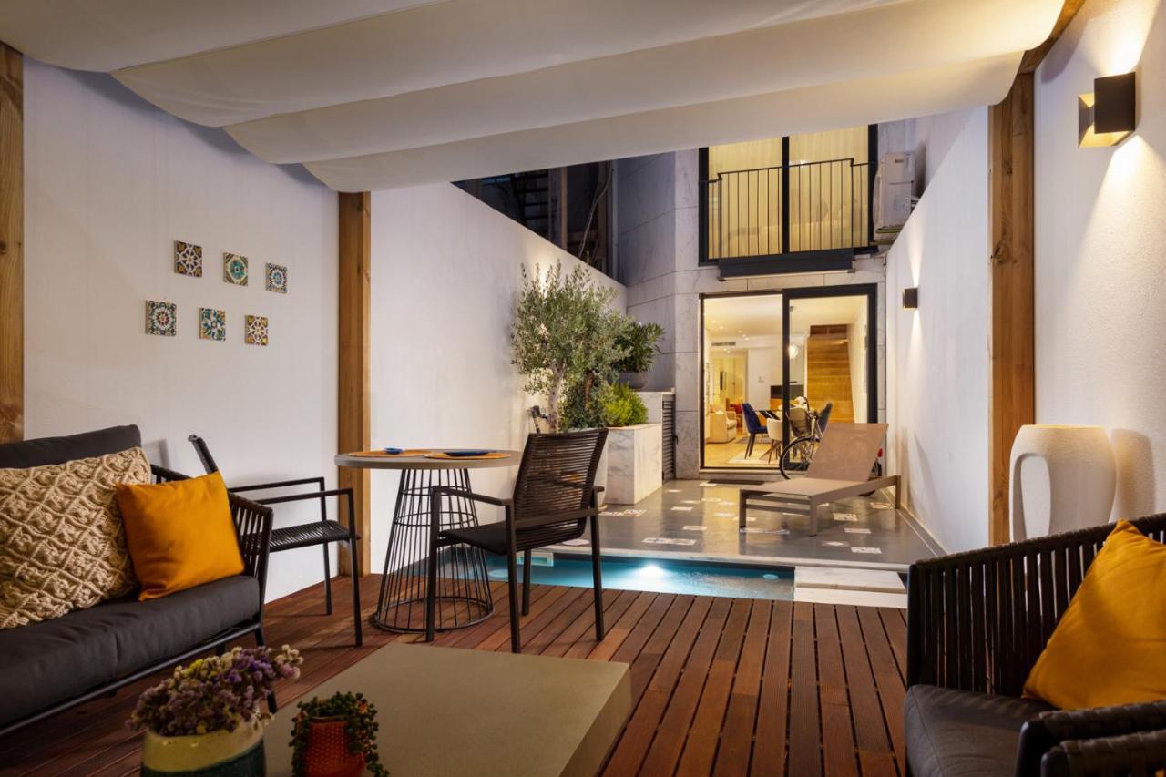 Apartment Stupendo- Two Rooms, Patio With Refreshing Pond-center-air Conditioning-free Park