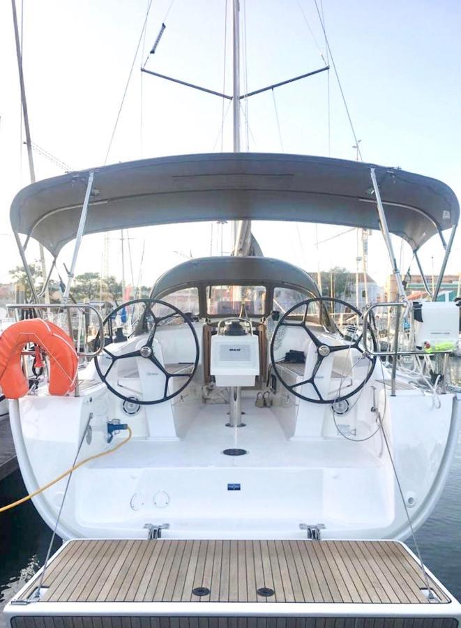 Luxury Sailing Boat Botel Lisbon