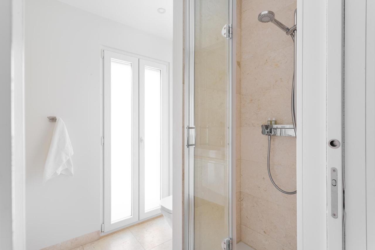 Joivy 2-br Flat With Garage Near Castelo De S Jorge Apartment *