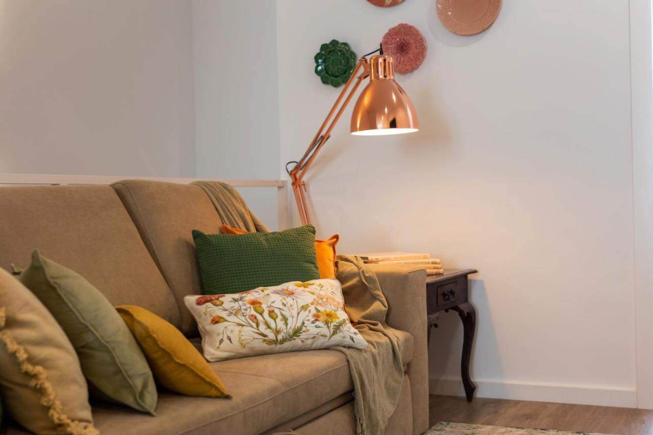 Stupendo- Two Rooms, Patio With Refreshing Pond-center-air Conditioning-free Park * Lisbon