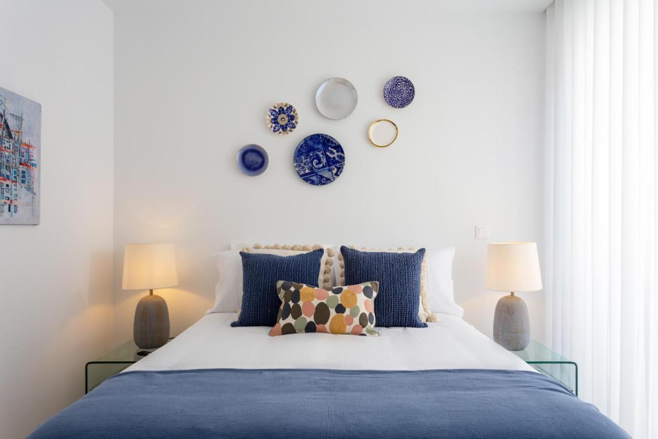 Stupendo- Two Rooms, Patio With Refreshing Pond-center-air Conditioning-free Park Apartment Lisbon