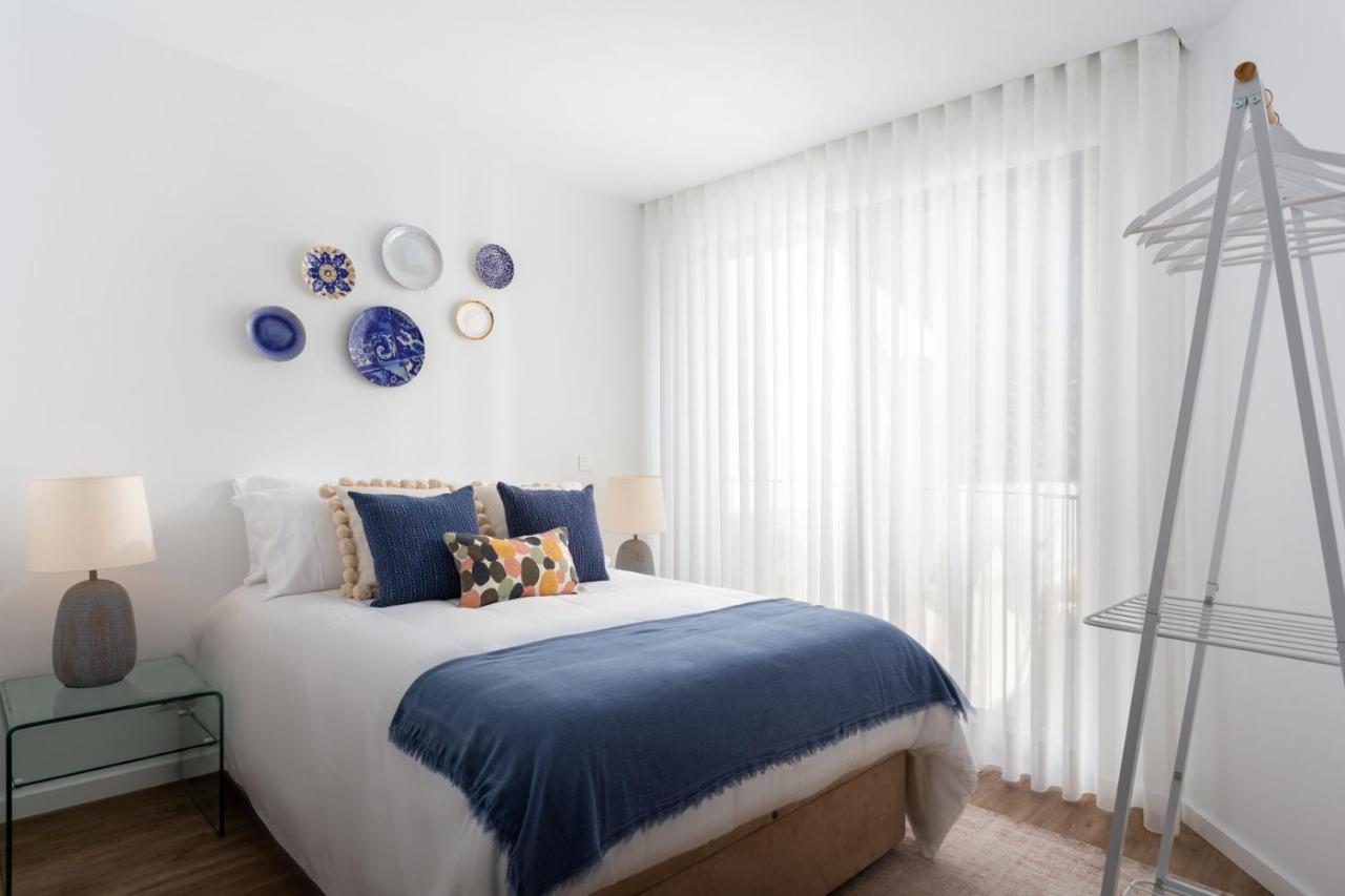 Stupendo- Two Rooms, Patio With Refreshing Pond-center-air Conditioning-free Park *