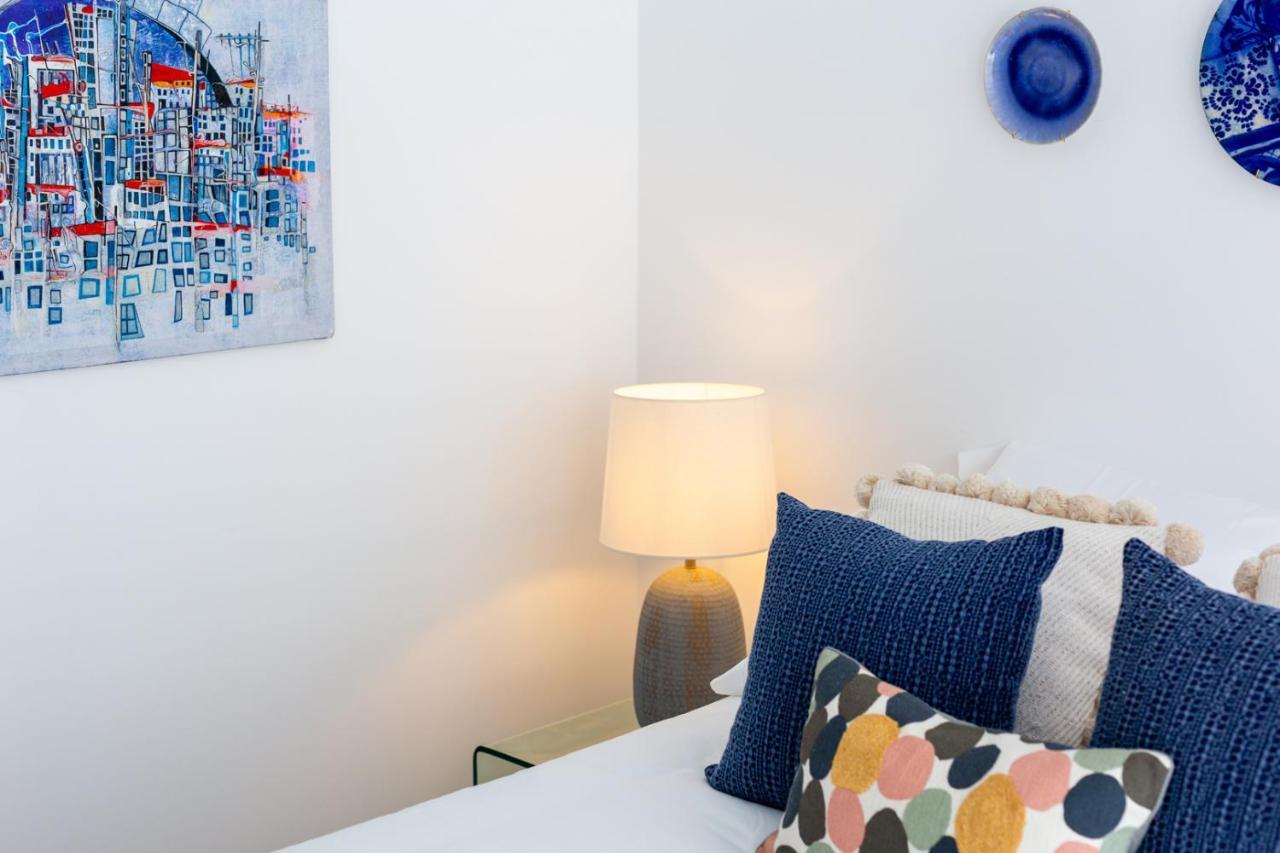 Apartment Stupendo- Two Rooms, Patio With Refreshing Pond-center-air Conditioning-free Park